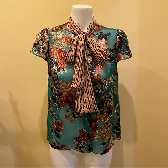 🎀SOLD🎀Alice + Olivia Jeannie Floral Tie Neck Blouse - Picture 6 of 9